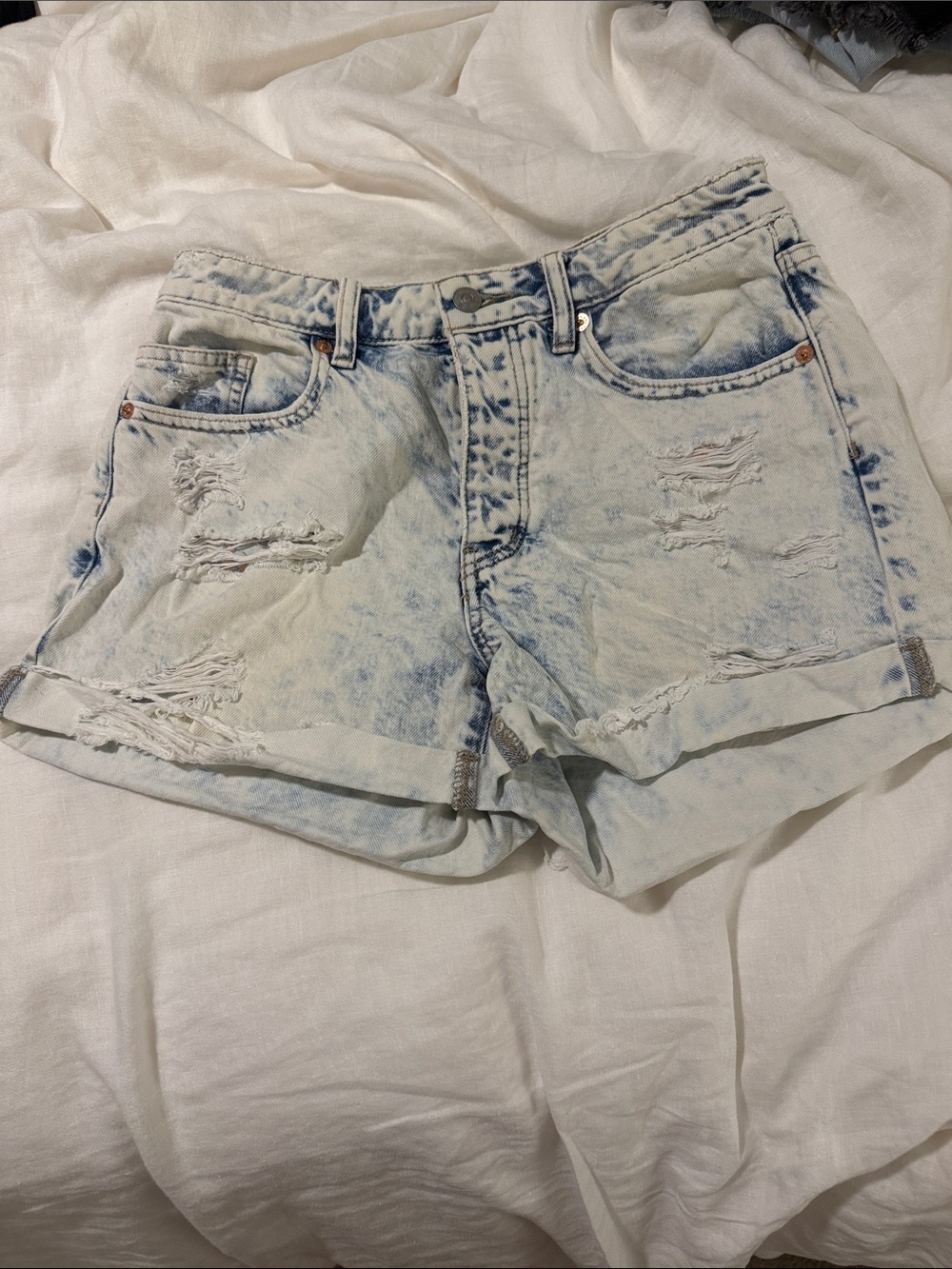 Free People Light Acid-Wash Distressed Denim Shorts - Pale Blue